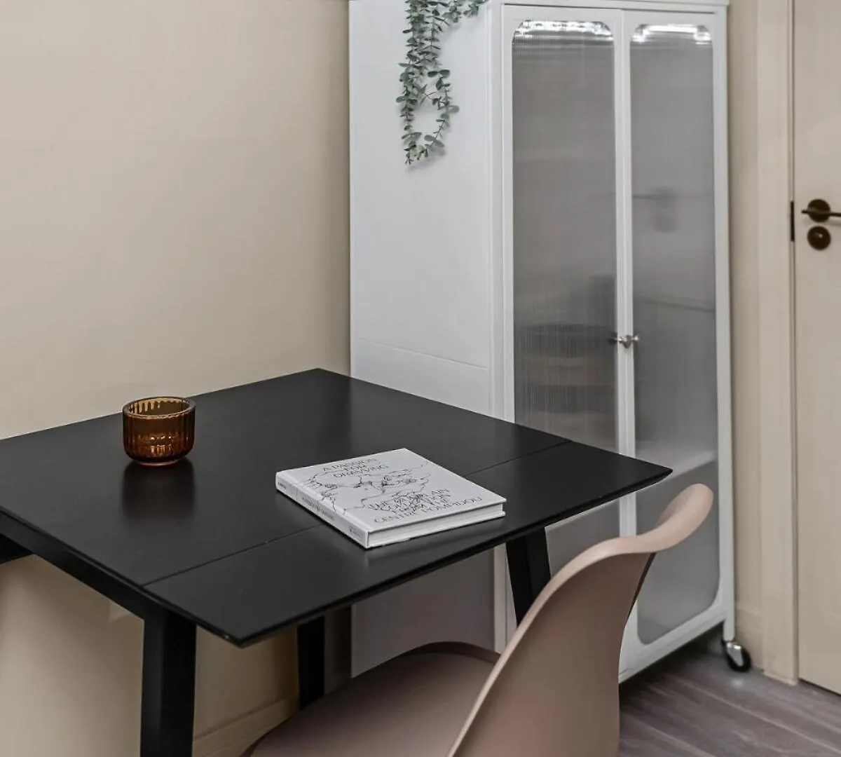 Radiant Studio Nook With Full Kitchen Londres Appartement