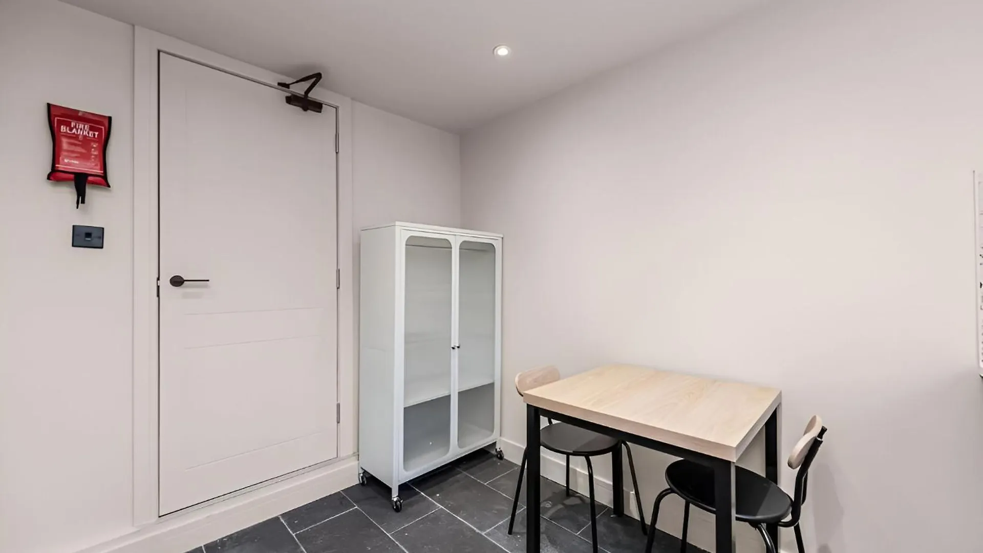 Radiant Studio Nook With Full Kitchen Londres 0*,